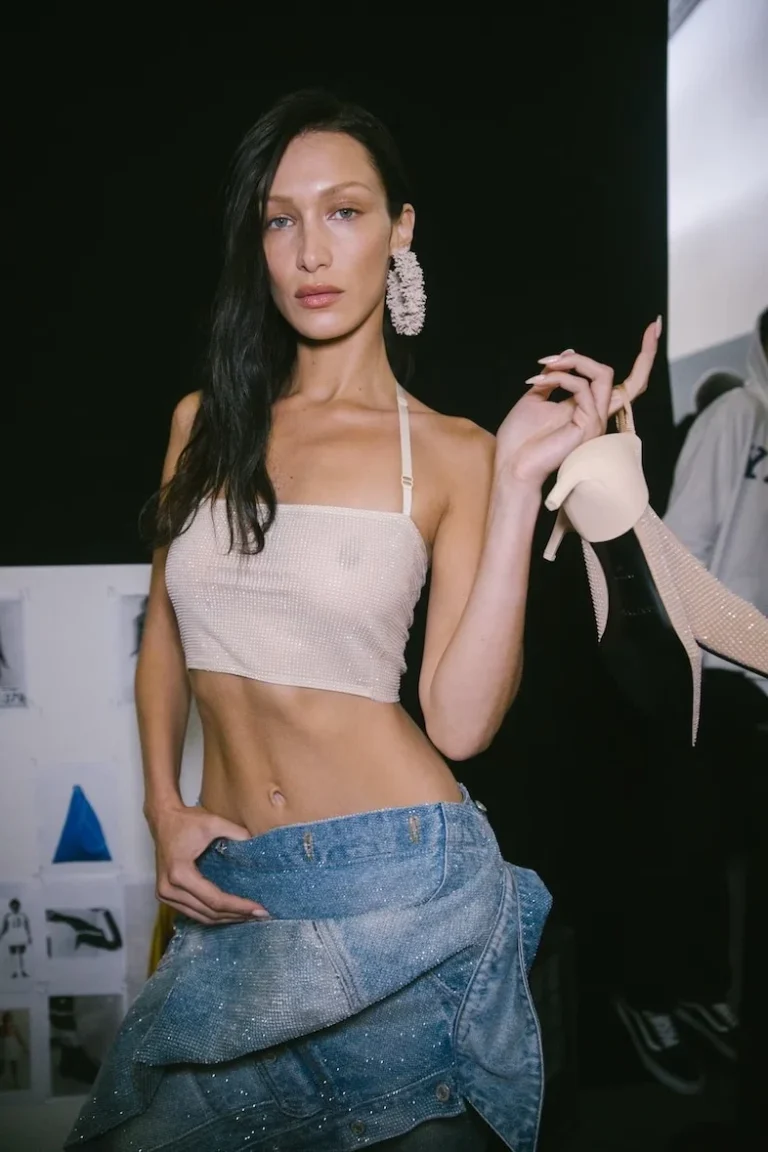 Courrèges: Nicolas Di Felice’s Transformative Five-Year Tenure Culminates in Departure, Leaving a Legacy of Reinvigorated Sensuality and Modernity.