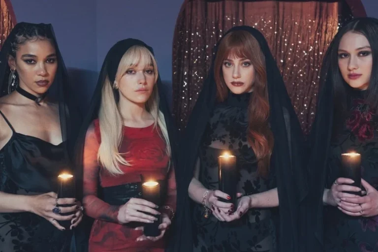 Forbidden Fruits Explores Teenage Mall Hierarchy, Witchcraft, and Feminist Autonomy in a Capitalist Landscape