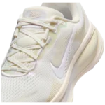 Nike Vomero 18 WMNS Summit White / Chalk: A Sophisticated Fusion of Comfort and Performance for the Modern Runner