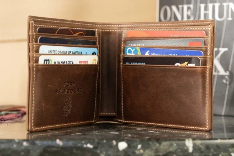 The Edwardian Gentleman’s Essential Carry: A Glimpse into Early 20th Century Daily Life