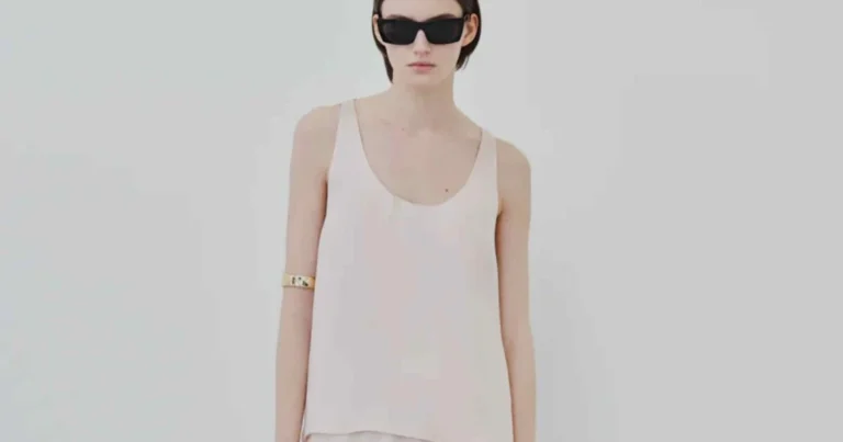 The Enduring Appeal of ’90s Minimalism: How Carolyn Bessette Kennedy’s Style Informs a Sustainable Fashion Revolution