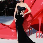 Anne Hathaway Commands London Premiere of The Devil Wears Prada 2 in Custom Atelier Versace