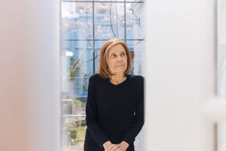 Gloria Steinem: A Lifetime of Challenging Beauty Standards and Embracing Authentic Selfhood