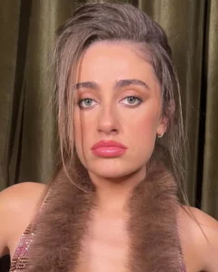 Rachel Sennott Showcases Bronzed Rose Aesthetic at New York Premiere of Big Mistakes in Collaboration with Kosas Beauty