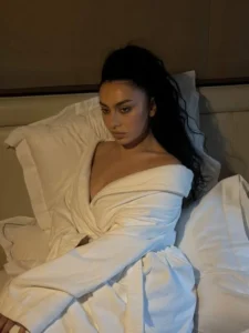 Charli XCX’s Texturized Met Gala Hair Breakdown