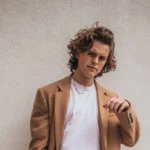 Mastering Men’s Thick, Wavy, and Unruly Hair: A Comprehensive Guide to Style and Management