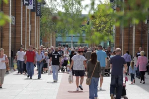 Digital Edition: May heatwave boosts retail sales