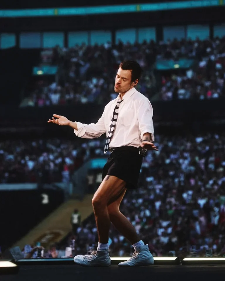 Harry Styles Defies Heatwave Norms with Unyielding Corporate Chic on Wembley’s "Love On Tour" Residency