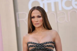 Jennifer Lopez Unveils Strikingly Lighter Eyebrows at "Office Romance" Premiere, Signaling a Bold New Chapter in Her Iconic Beauty Evolution