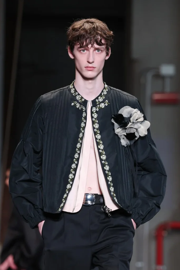 Simone Rocha Unveils Groundbreaking SS27 Menswear Collection at Pitti Uomo, Redefining Masculinity with Poetic Vulnerability