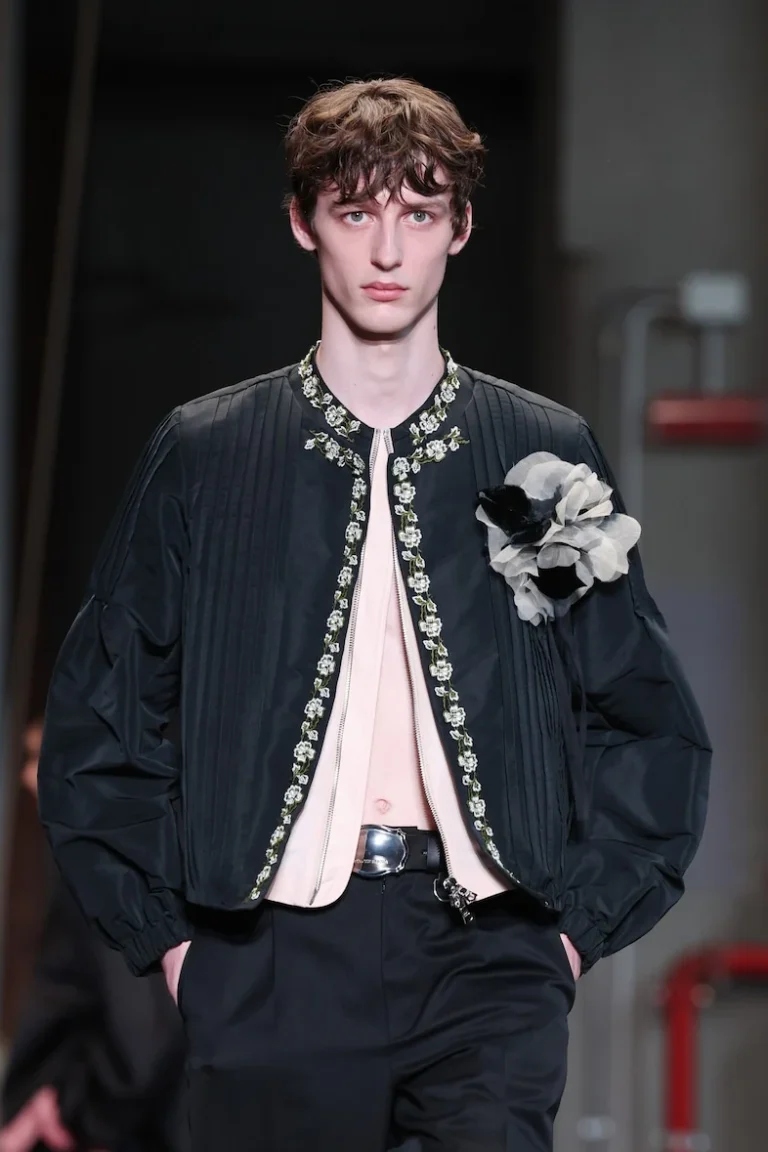 Simone Rocha Unveils Groundbreaking SS27 Menswear Collection at Pitti Uomo, Redefining Masculinity with Poetic Vulnerability