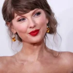 Taylor Swift Redefines the Cat-Eye with a Subtle, Grungy Twist for a Night at the Theatre