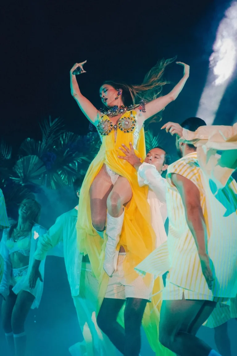 Jennifer Lopez Headlines Dolce & Gabbana Alta Moda Finale with Exclusive Performance on Isola Bella