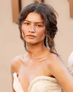 Zendaya Redefines Minimalist Beauty with Sun-Kissed Prada Beauty Look at The Odyssey New York Premiere