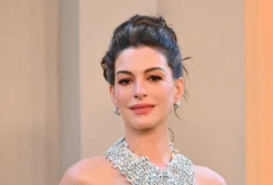 Anne Hathaway Ignites a Beauty Renaissance With the Return of the Classic Red Lip and Matching Manicure